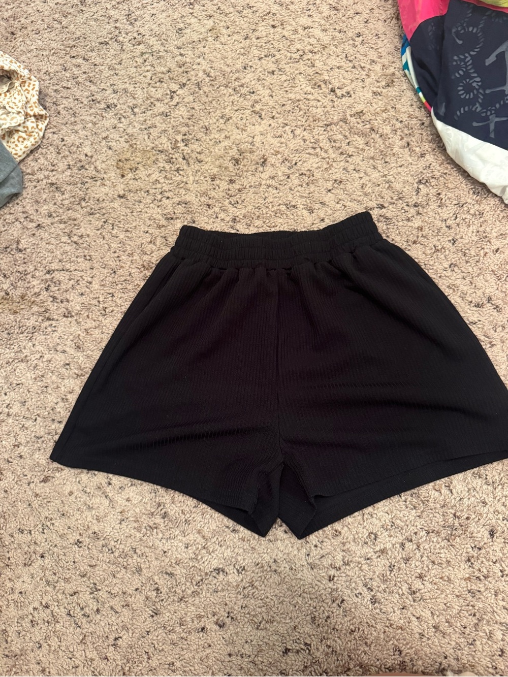 Black Women's Ribbed Pull-On Shorts